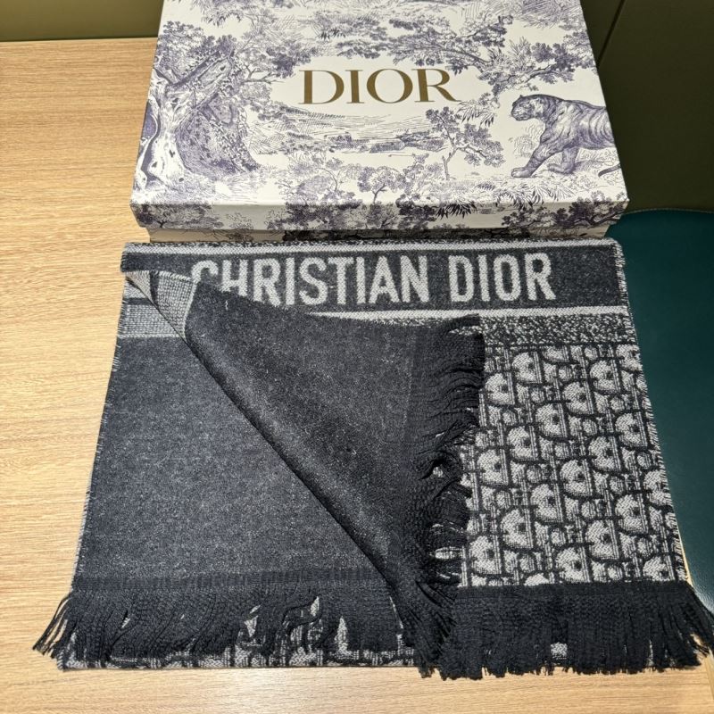 CHRISTIAN DIOR